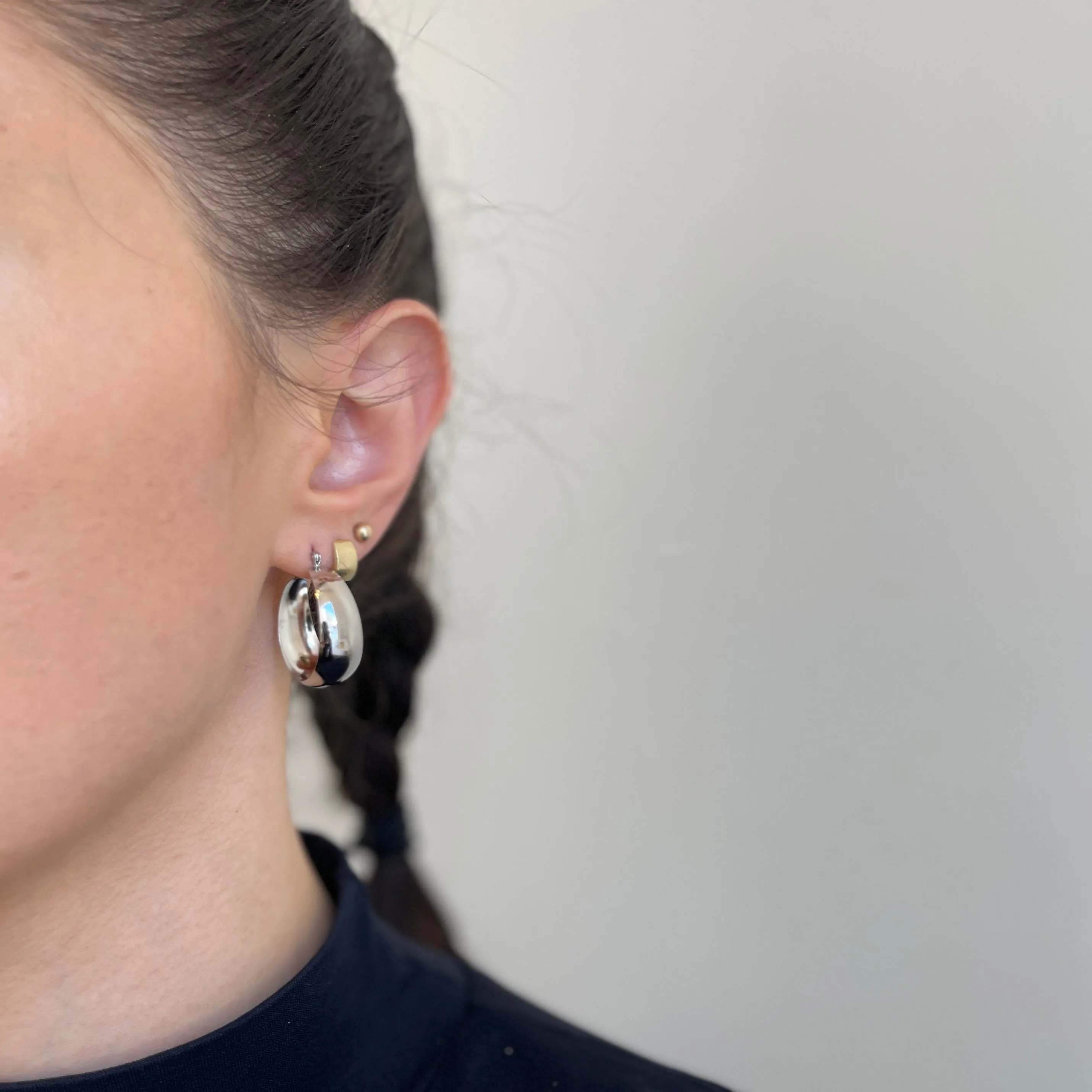 14KT White Gold Chunky Tapered Round Hoop Earrings 27mm