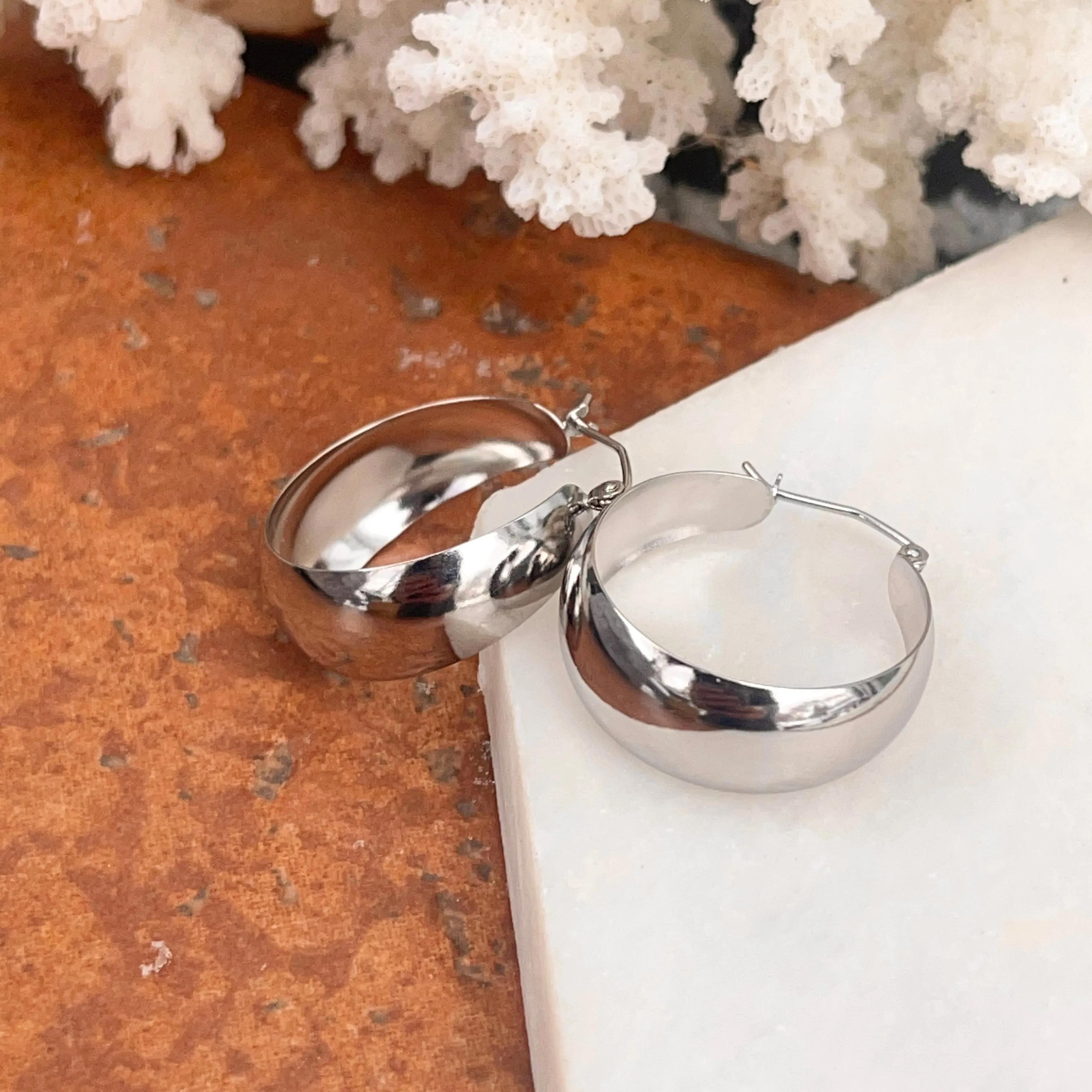 14KT White Gold Chunky Tapered Round Hoop Earrings 27mm