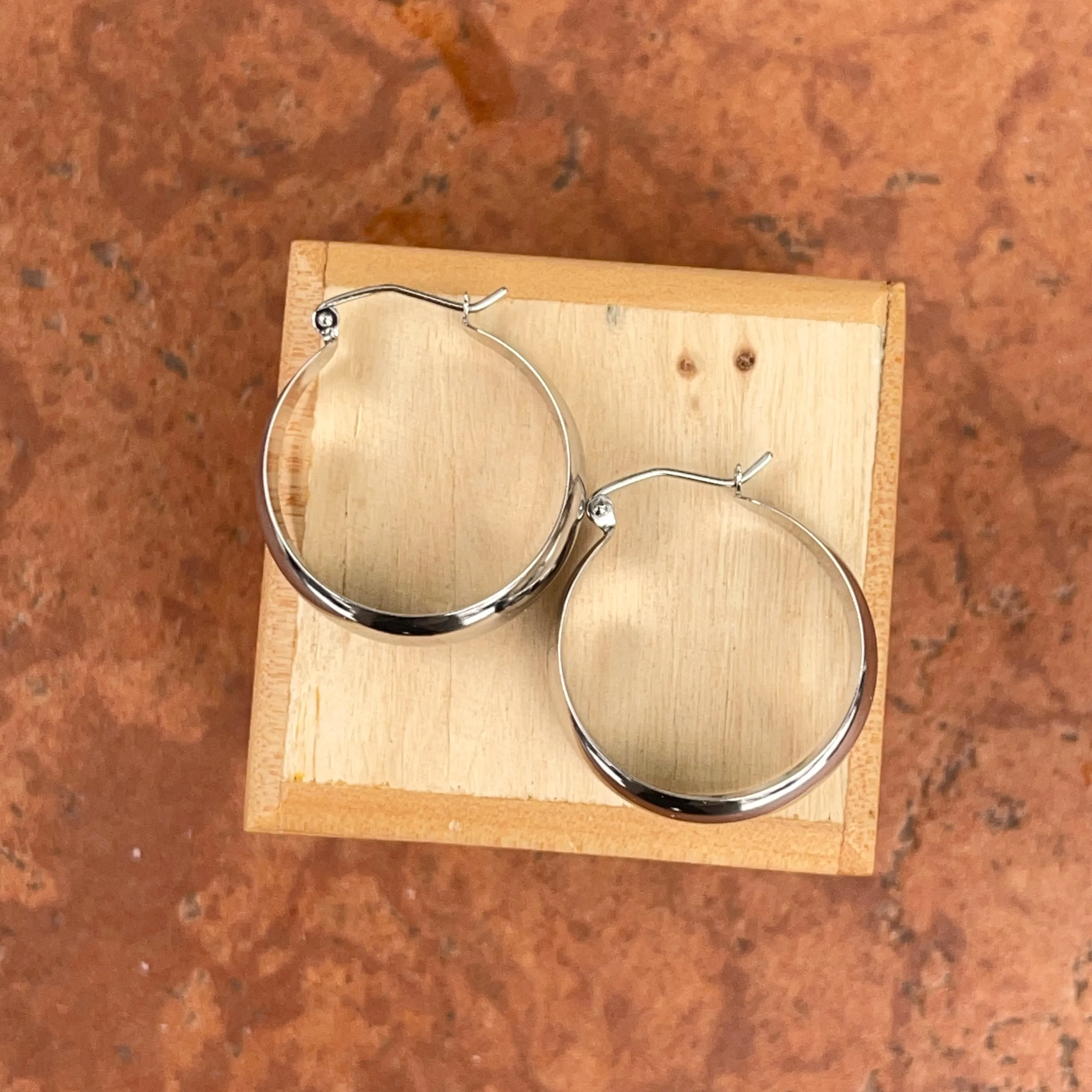 14KT White Gold Chunky Tapered Round Hoop Earrings 27mm