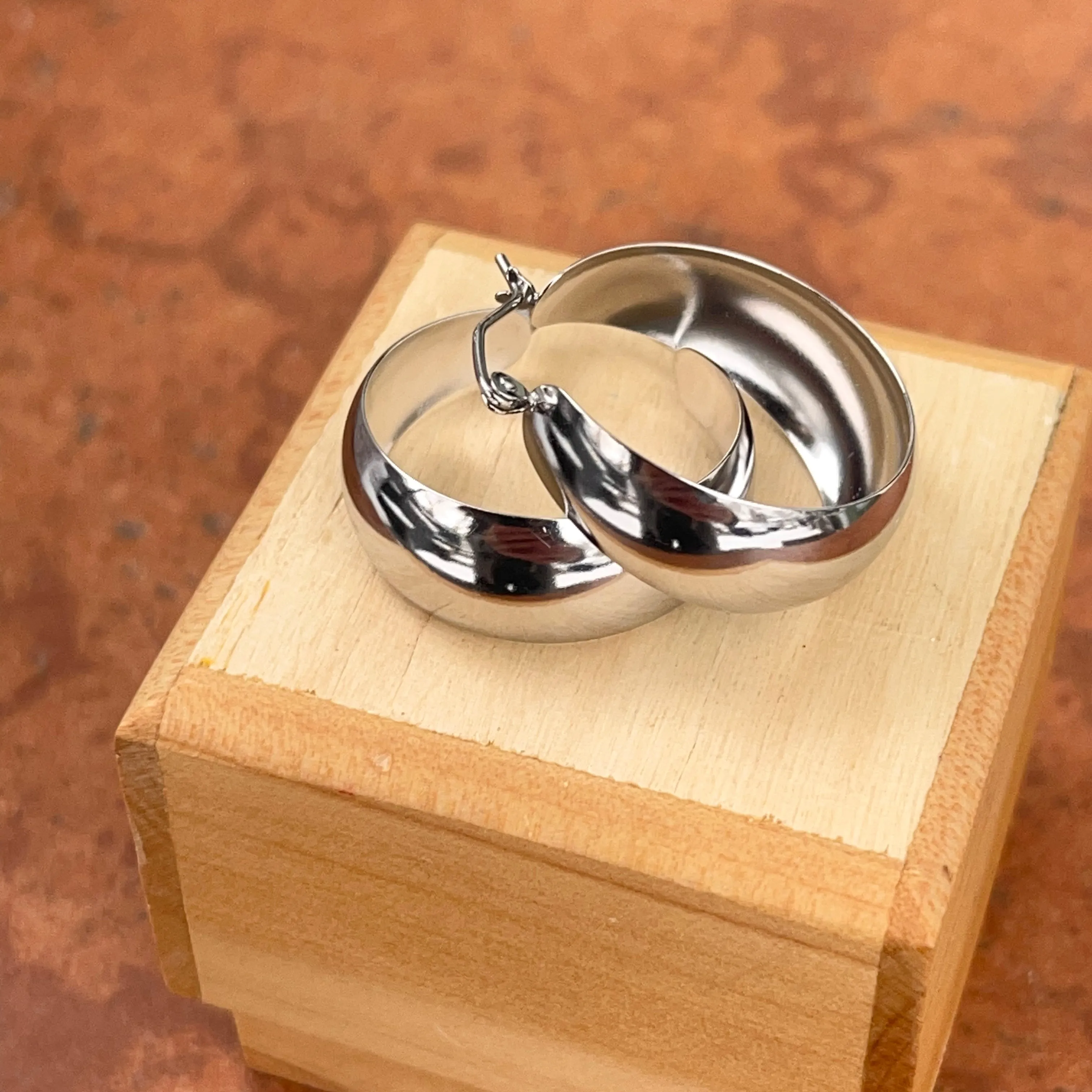 14KT White Gold Chunky Tapered Round Hoop Earrings 27mm
