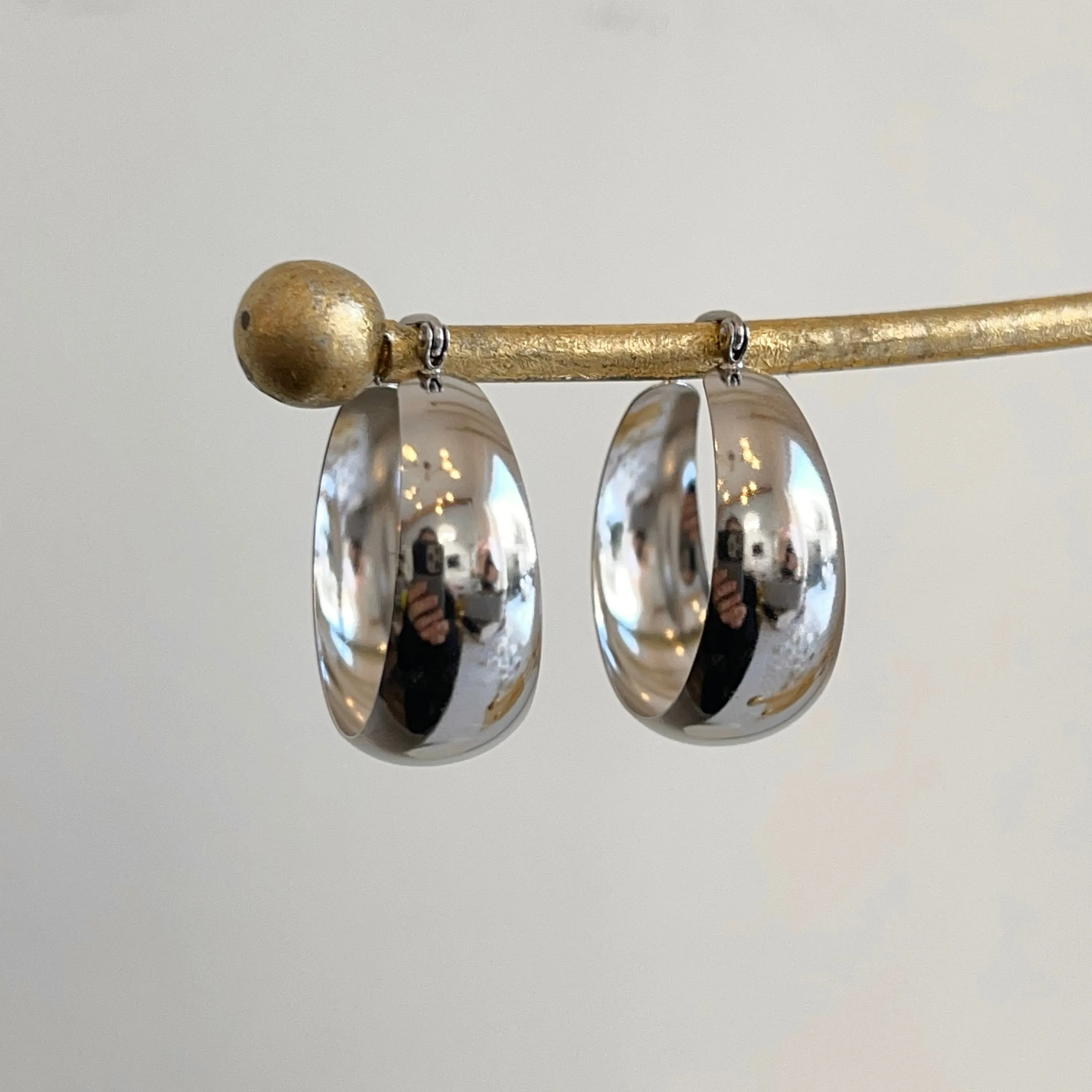 14KT White Gold Chunky Tapered Round Hoop Earrings 27mm