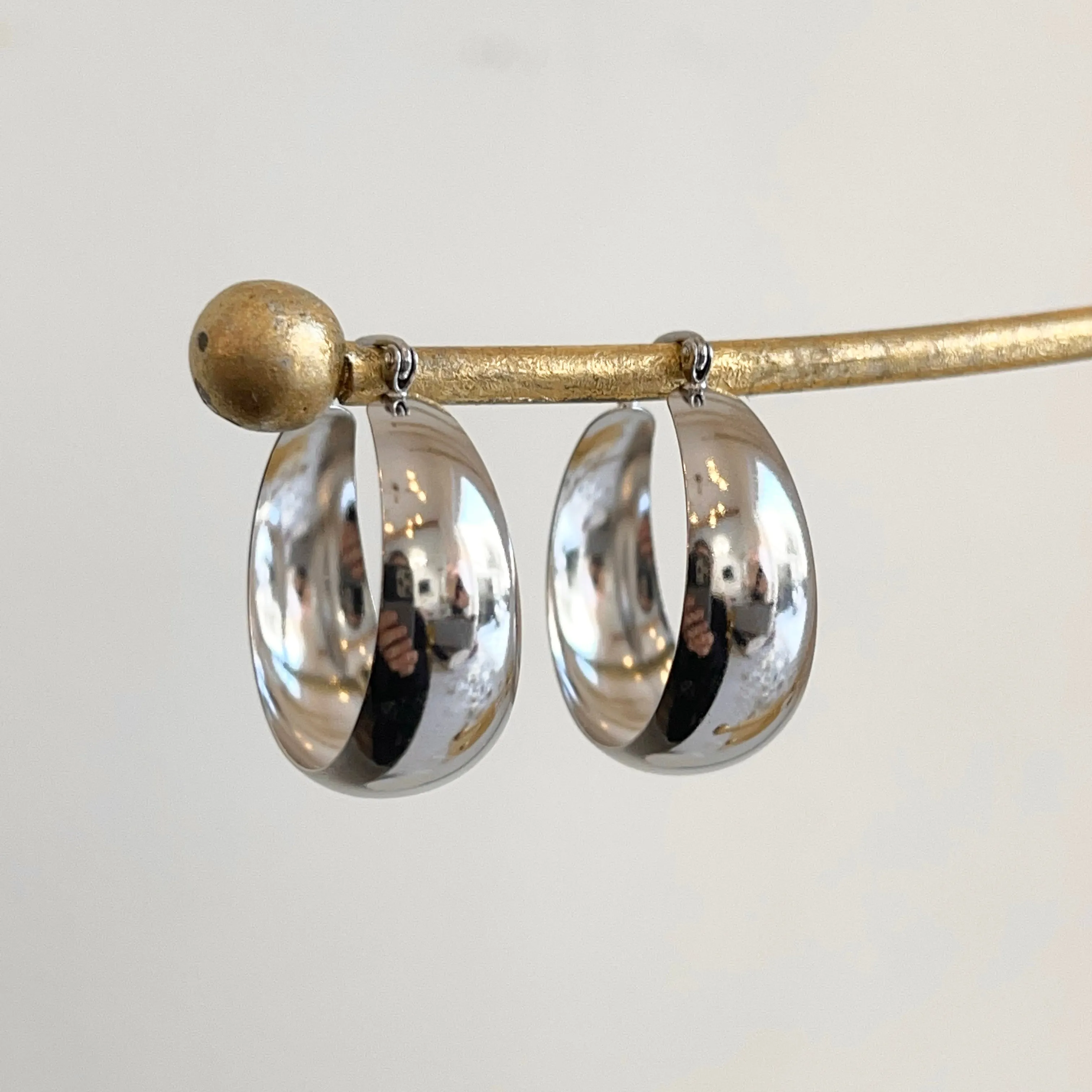 14KT White Gold Chunky Tapered Round Hoop Earrings 27mm