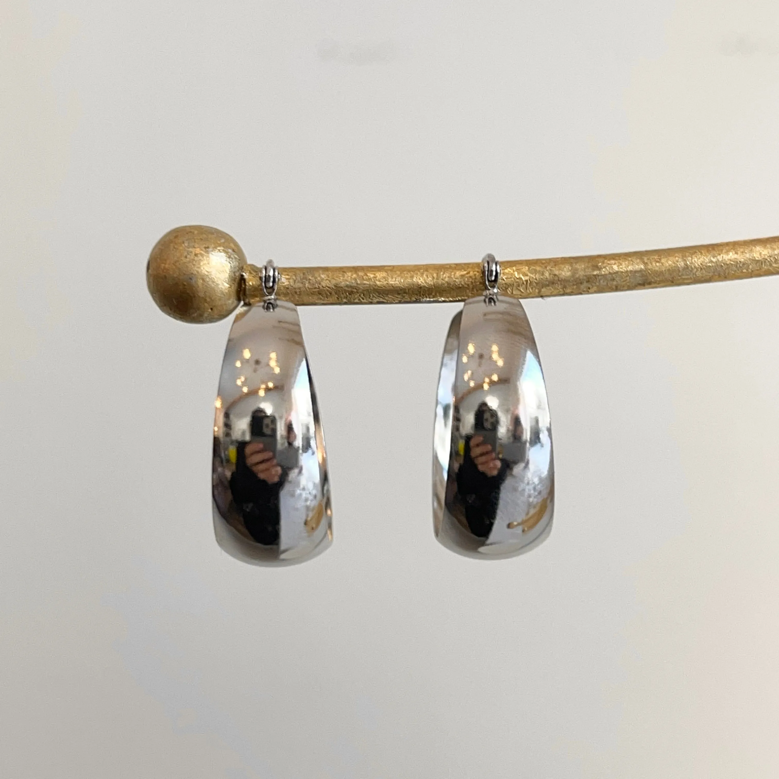 14KT White Gold Chunky Tapered Round Hoop Earrings 27mm