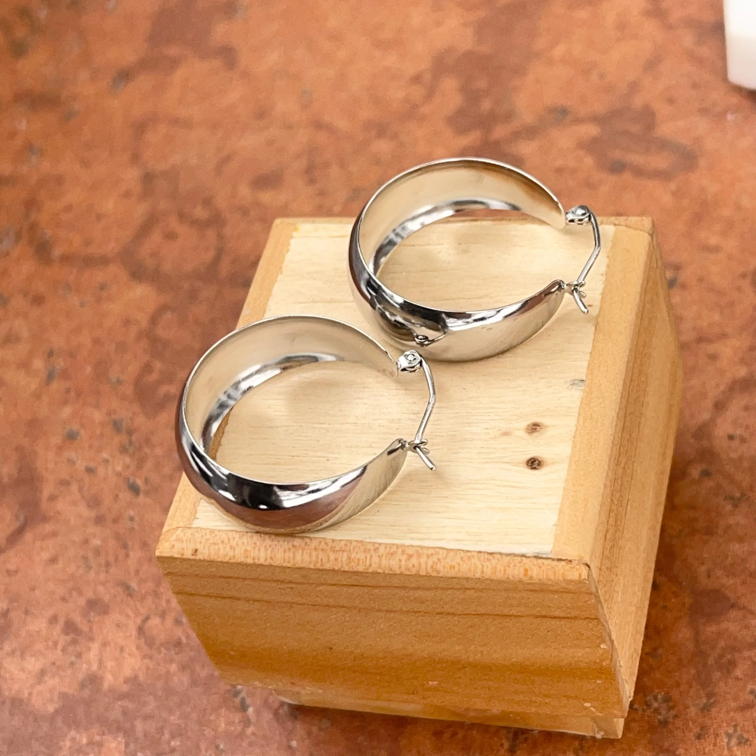 14KT White Gold Chunky Tapered Round Hoop Earrings 27mm