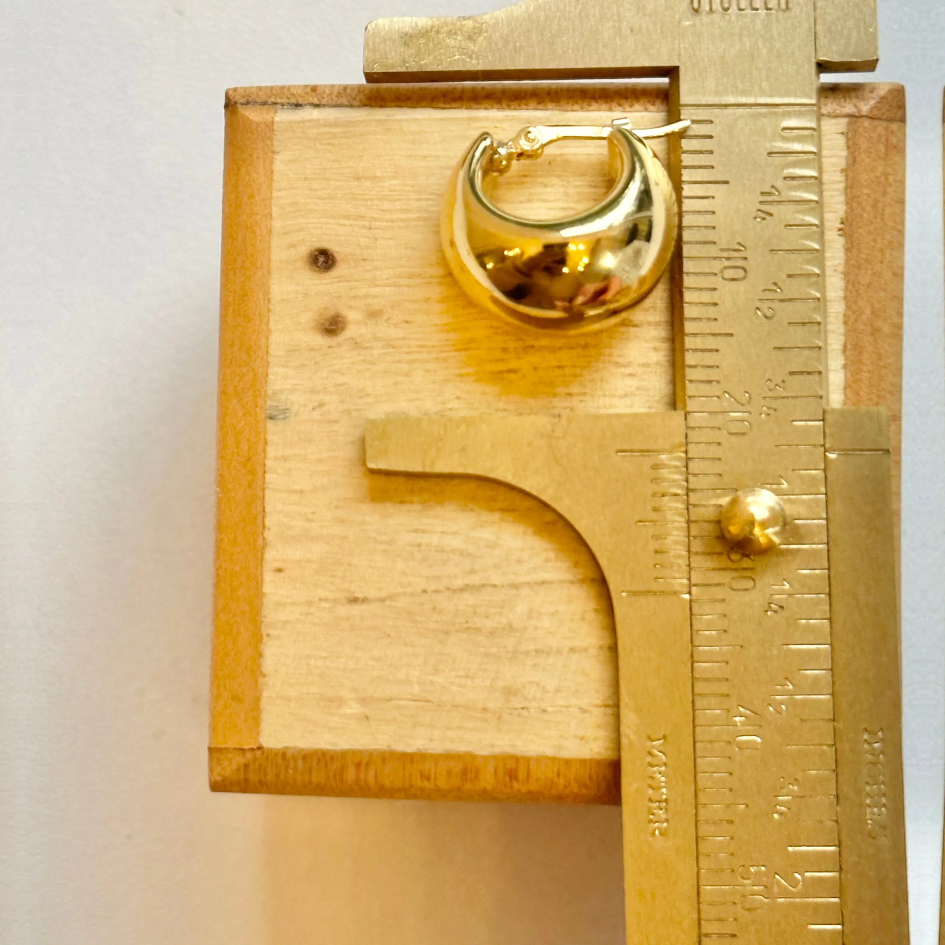 14KT Yellow Gold Tapered Huggie Hoop Earrings 15mm